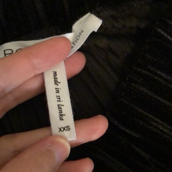 BCBGeneration wide leg velvet capris. - Picture 3 of 3